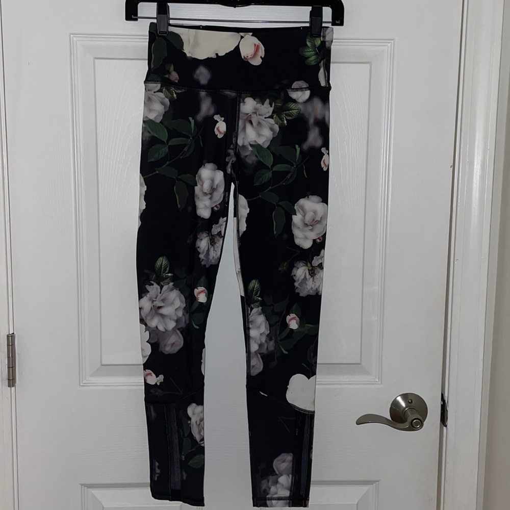 Victoria Sport floral leggings